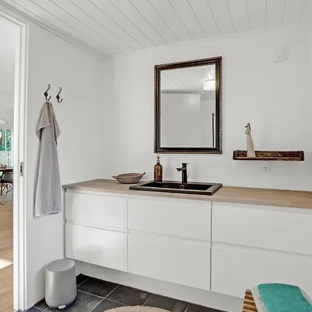 Vakantiehuis Gorgeous In With Kitchen
