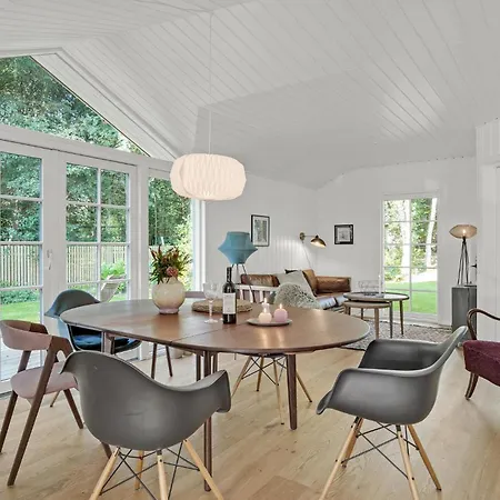 Ferienhaus Gorgeous In With Kitchen